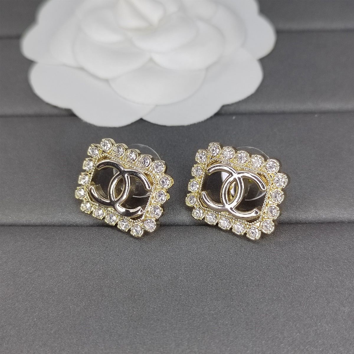 2025 Luxurious Diamond Hollow Stud Earrings