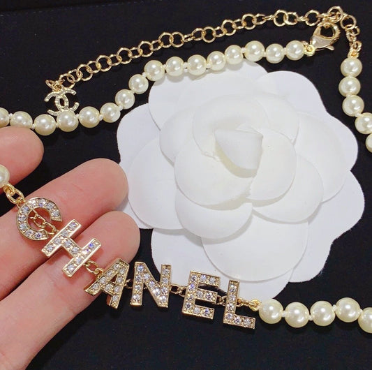 2025 Luxury Rhinestone Pearl Letter Necklace