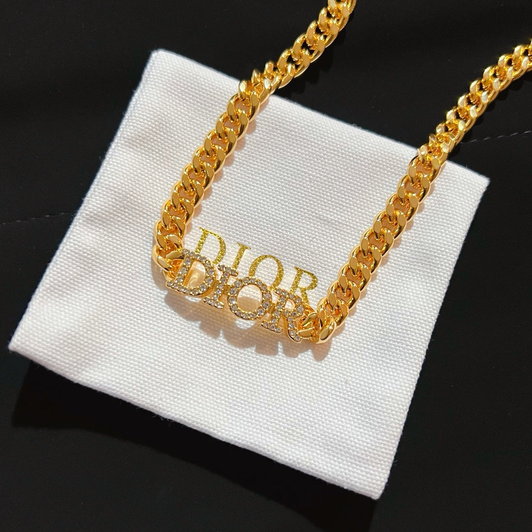 2025 Fashion Inlaid Rhinestone Alphabet Necklace