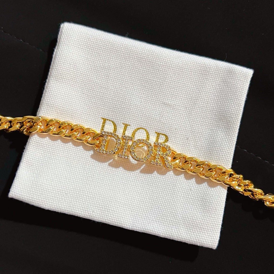 2025 Fashion Inlaid Rhinestone Alphabet Necklace