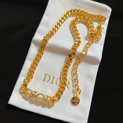 2025 Fashion Inlaid Rhinestone Alphabet Necklace