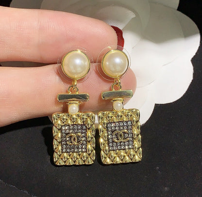 2025 Fashion Rhinestone Pearl Double C Wine Bottle Pendant Earrings