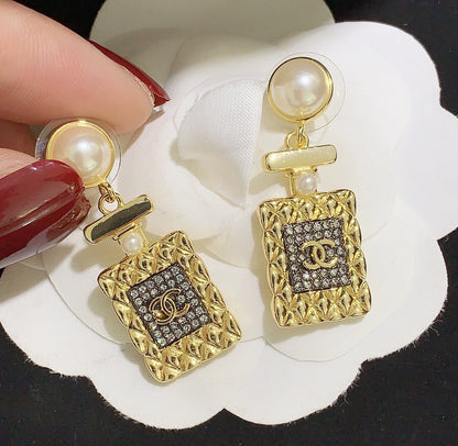 2025 Fashion Rhinestone Pearl Double C Wine Bottle Pendant Earrings