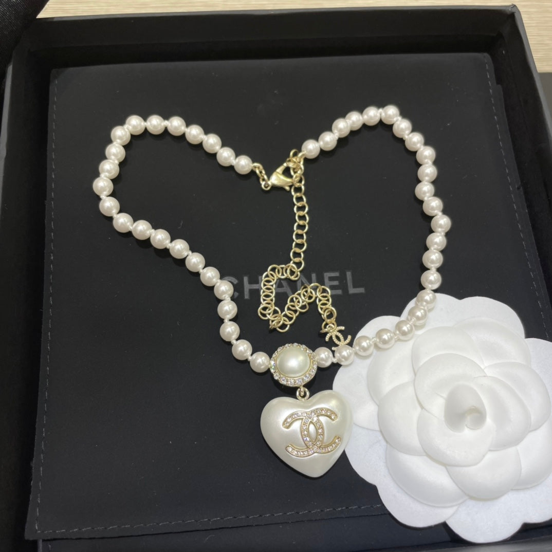 2025 Fashion Double C Pearl Heart Necklace