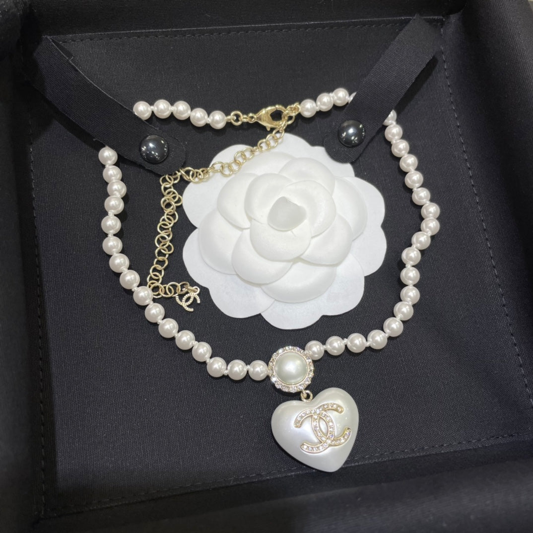 2025 Fashion Double C Pearl Heart Necklace