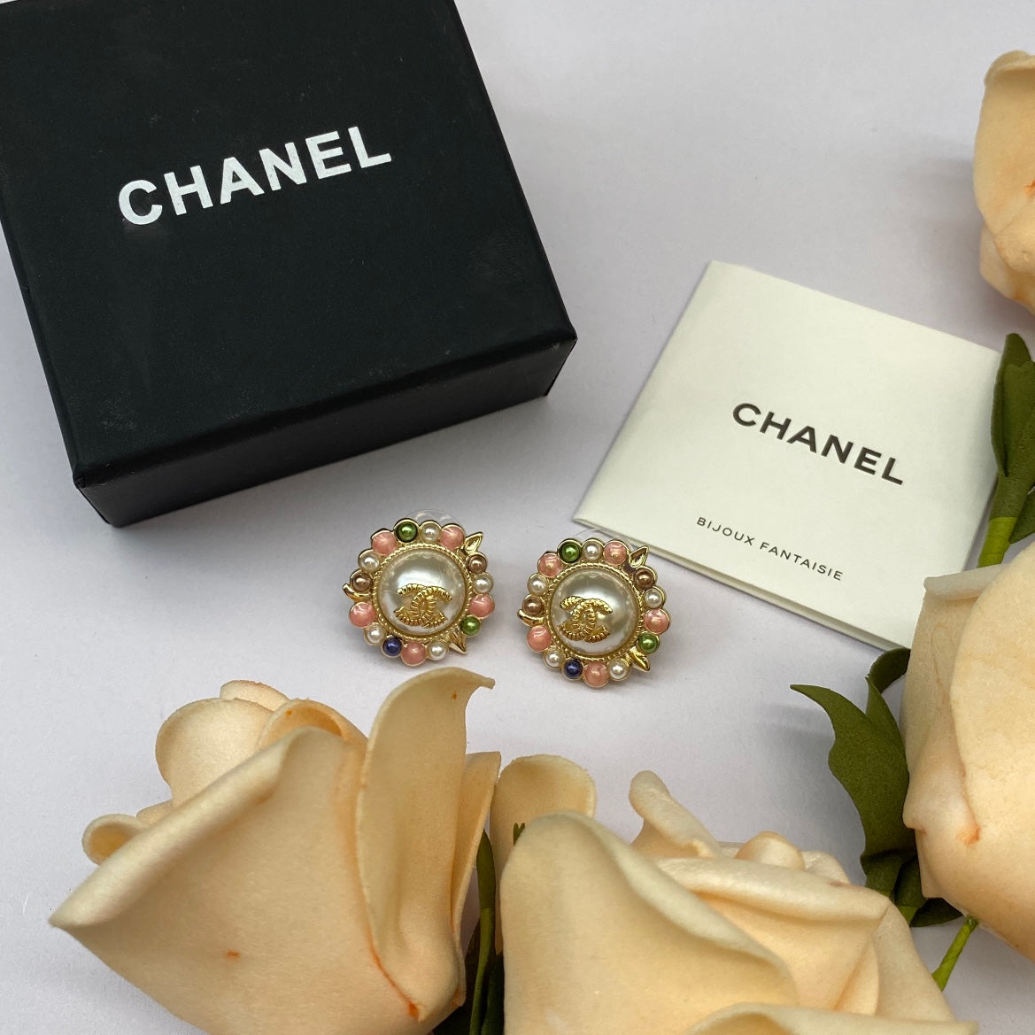 2025 Fashion double C pearl sunflower round earrings