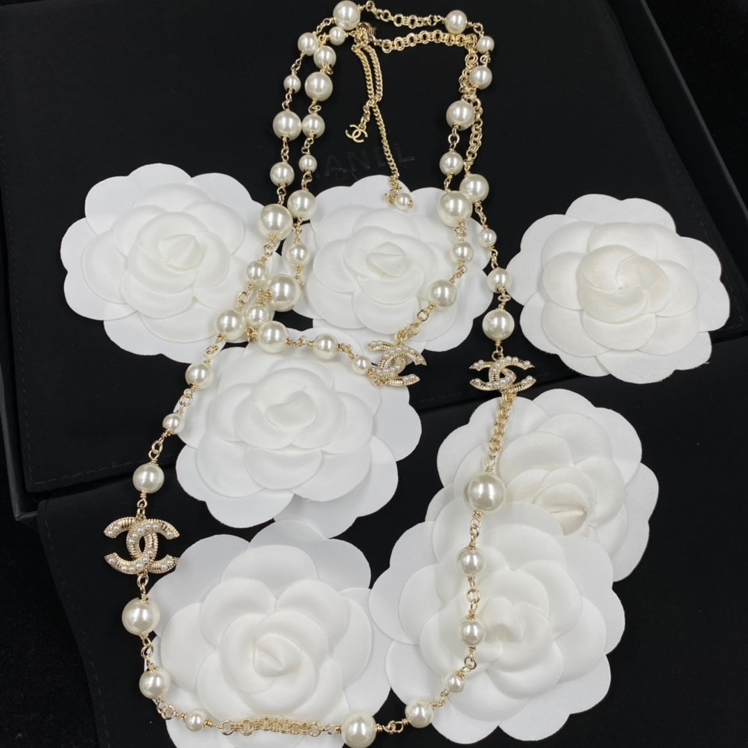 2025 Fashion Pearl Rhinestone Charm Necklace