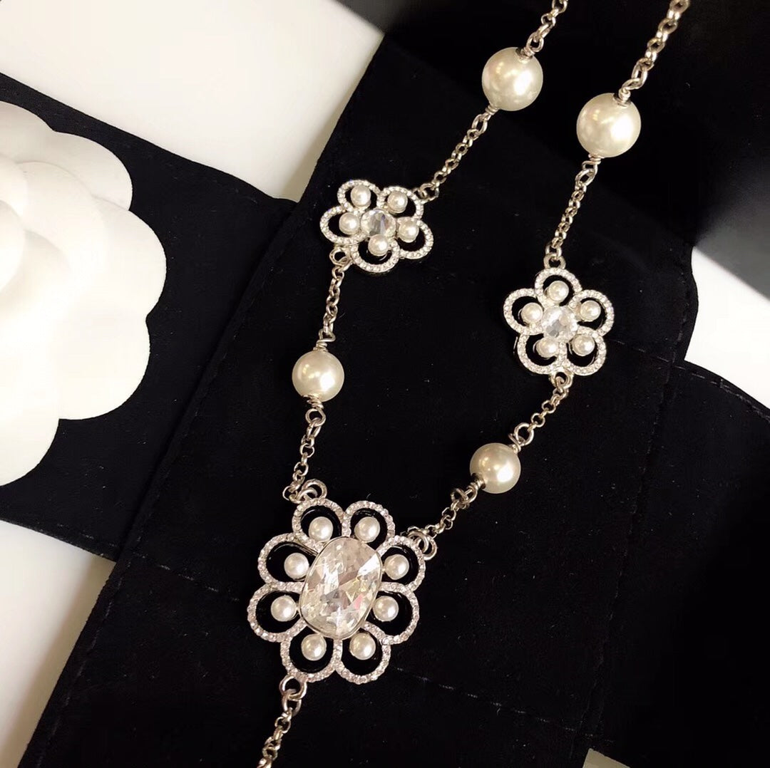 2025 Fashion Flower Letter Pearl Necklace