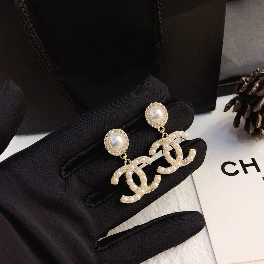 2025 Ladies New Pearl And Rhinestone Earrings
