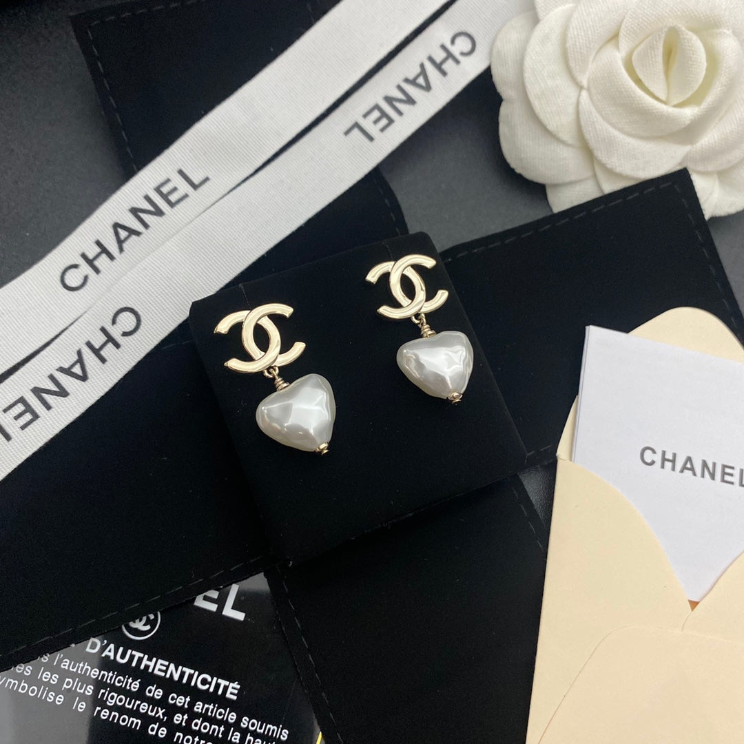 2025 Pearl Heart Drop Earrings