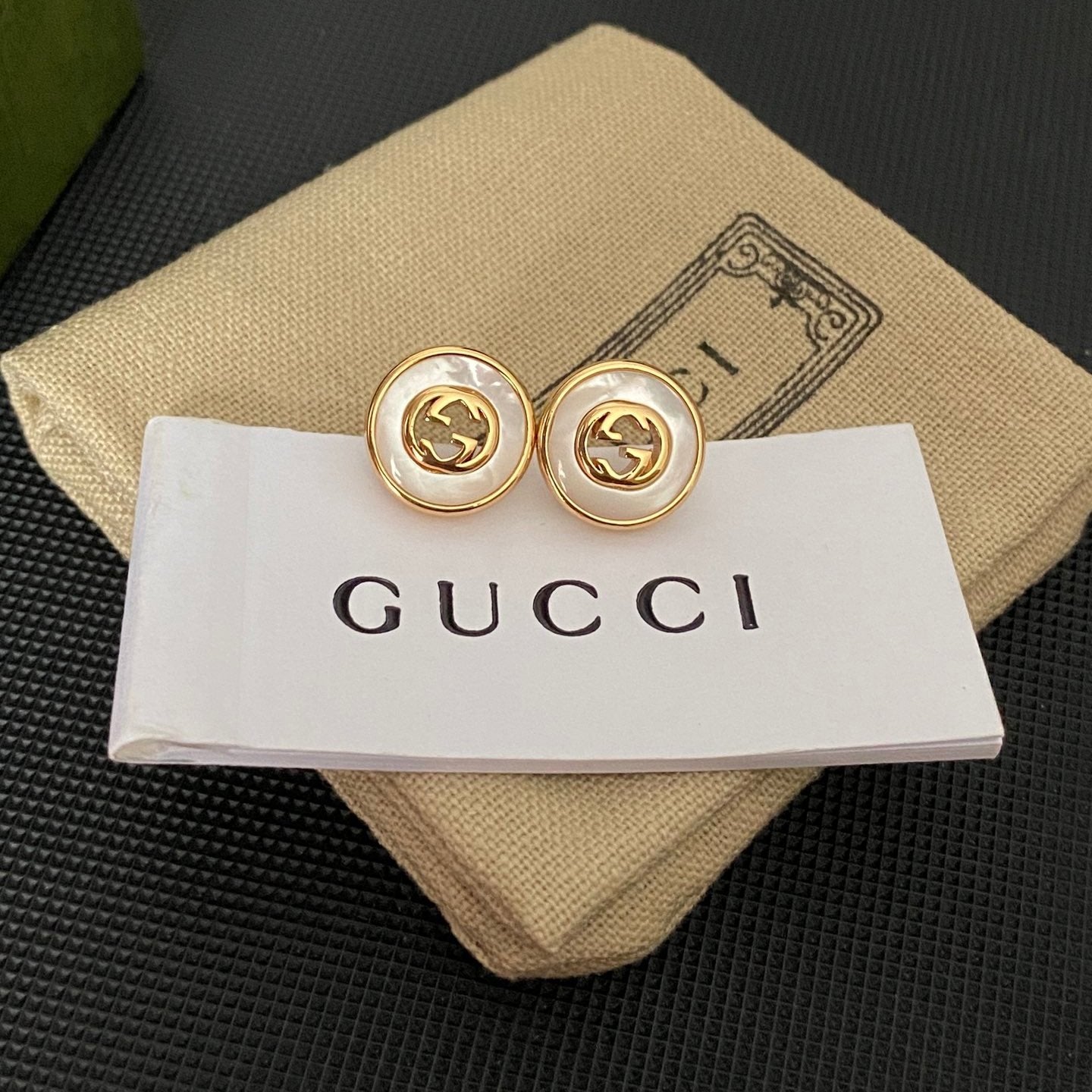 2025 Fashionable pearl earrings