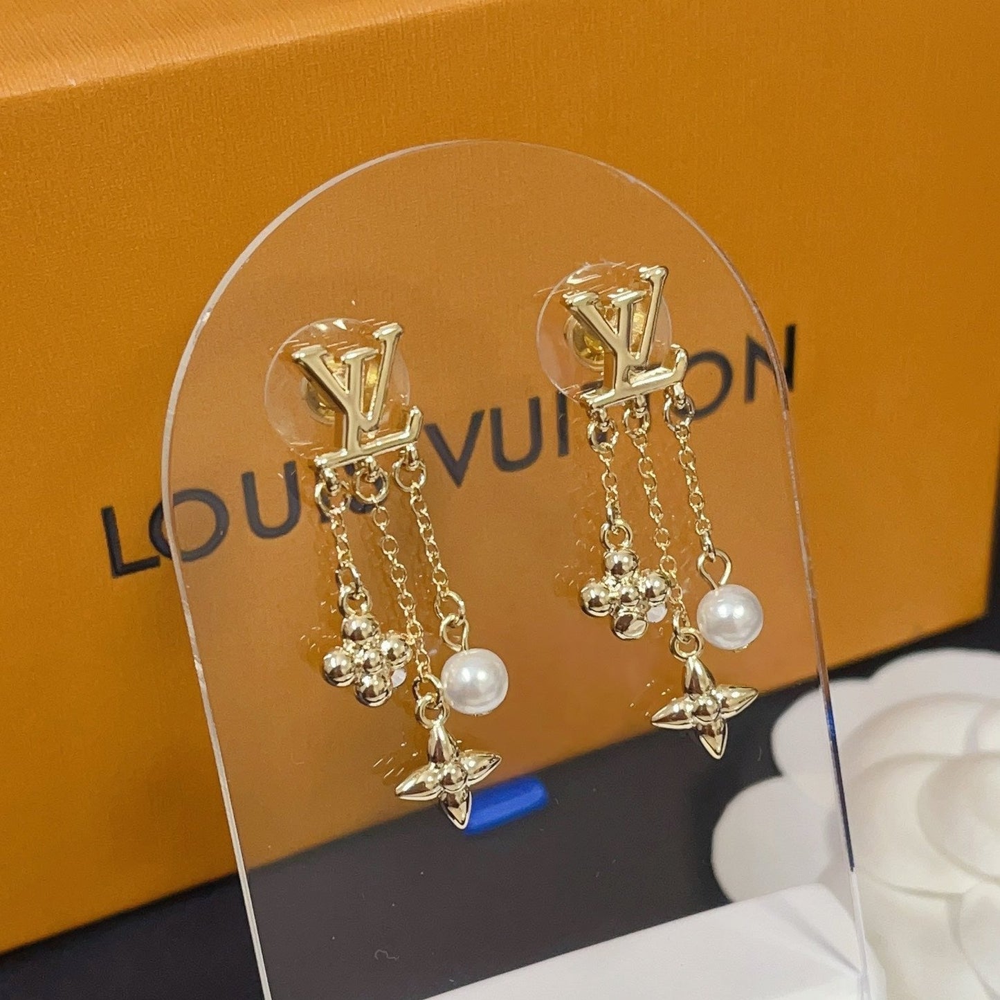 2025 Fashion Pearl Flower Pendant Earrings