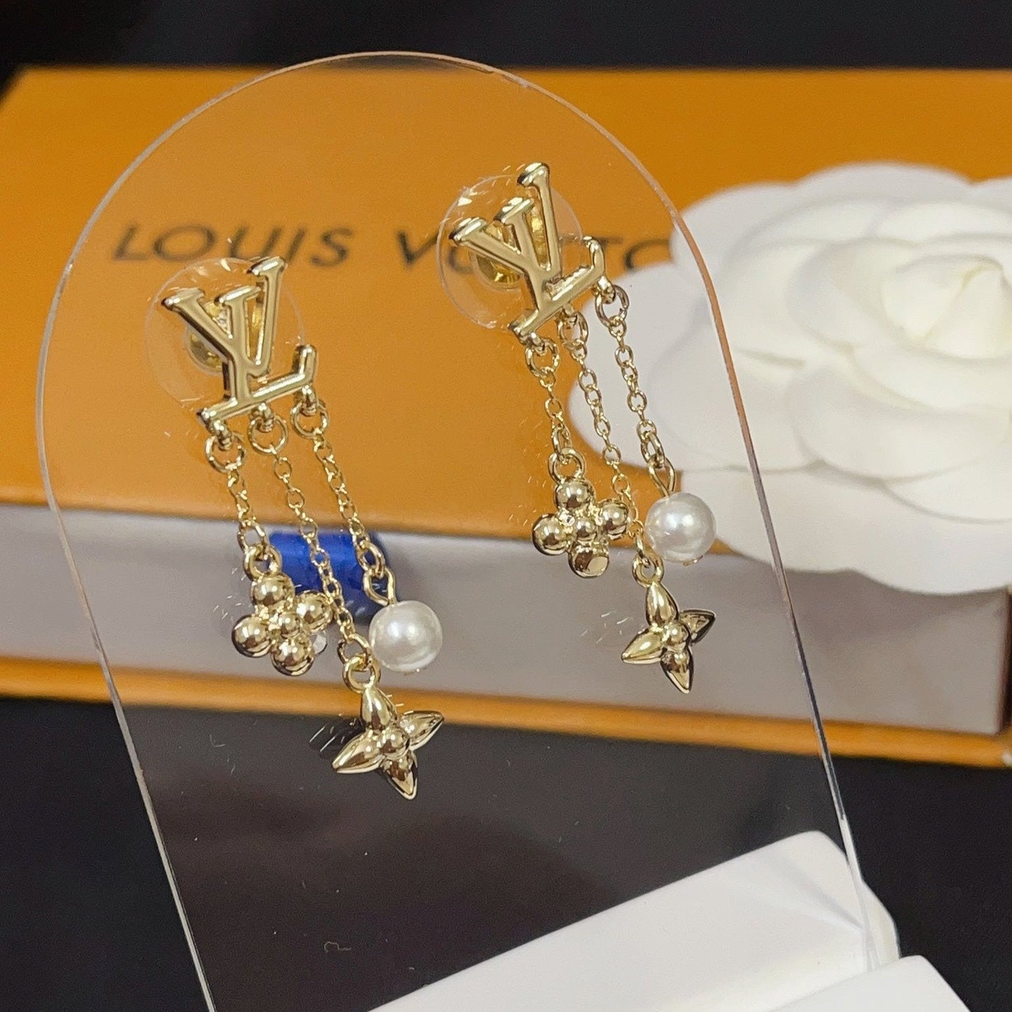 2025 Fashion Pearl Flower Pendant Earrings